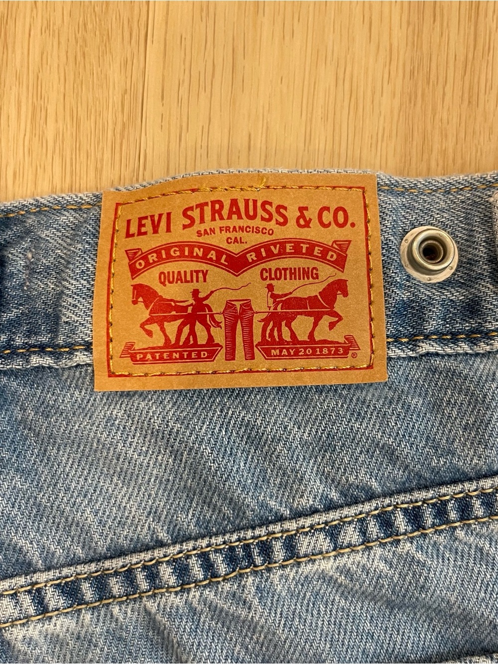 Levi's High Rise Cinched Baggy Jeans - Picture 8 of 10